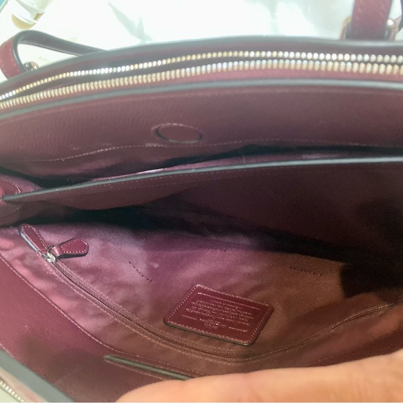 COACH Classic oxblood leather hand/shoulder/crossbody bag holds laptop. - Picture 7 of 12